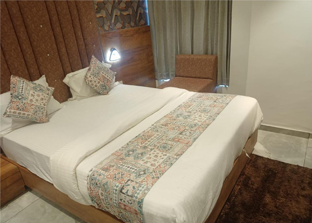 Hotel Lotus Villa Ahmedabad Exteriör bild