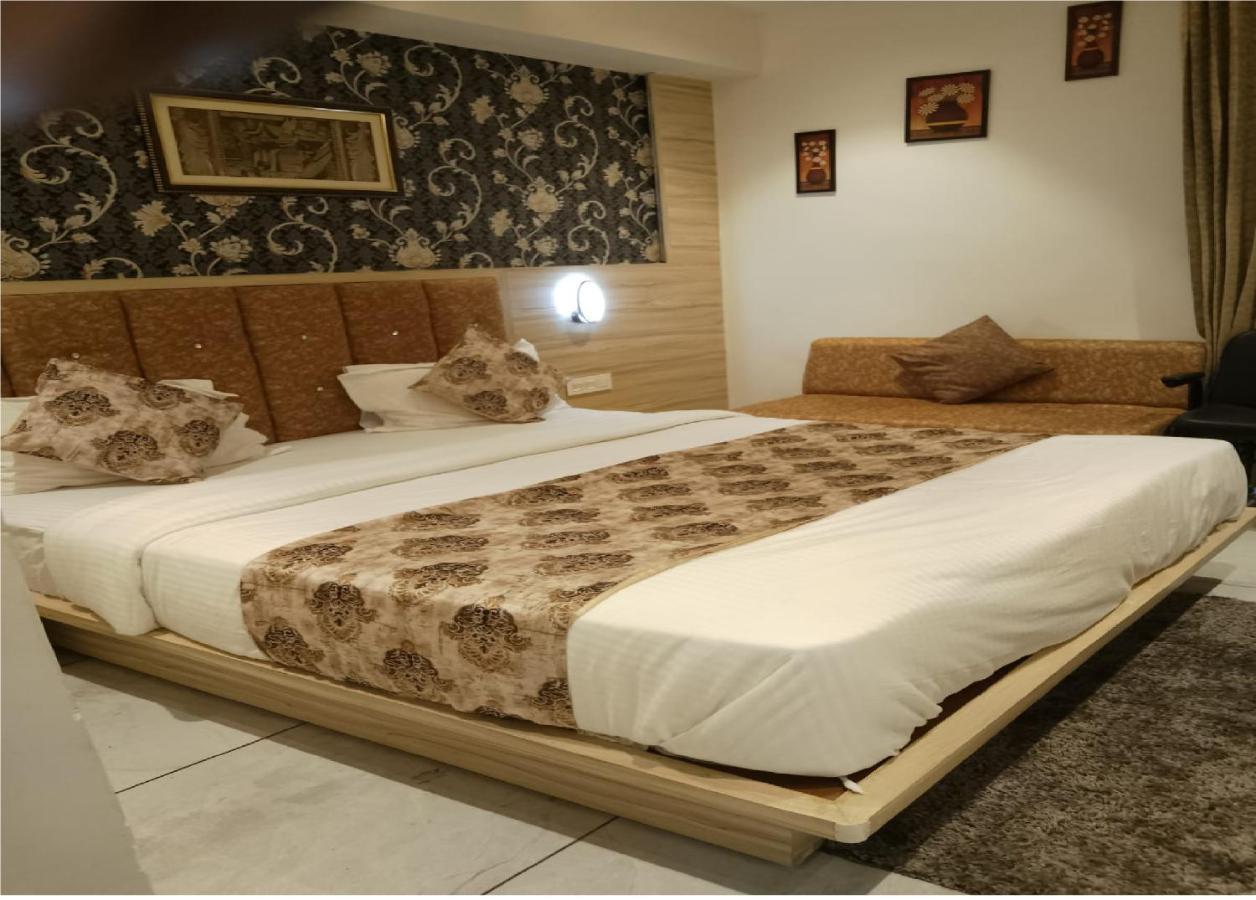 Hotel Lotus Villa Ahmedabad Exteriör bild