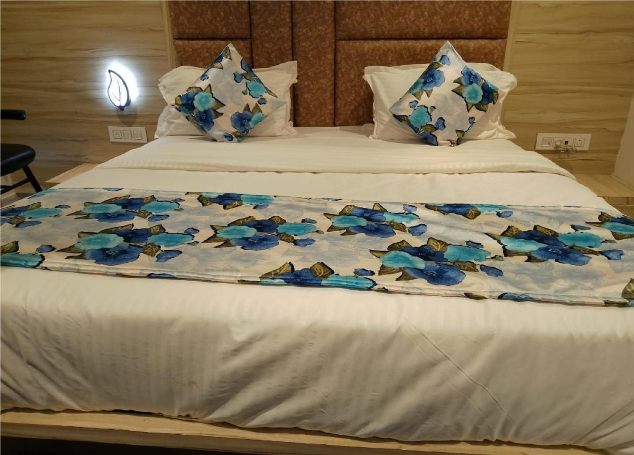 Hotel Lotus Villa Ahmedabad Exteriör bild