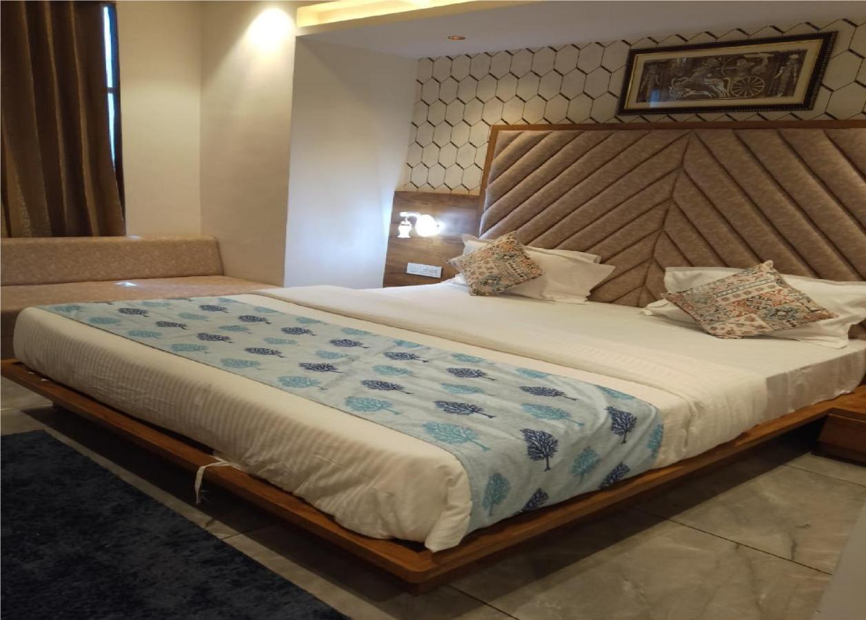 Hotel Lotus Villa Ahmedabad Exteriör bild