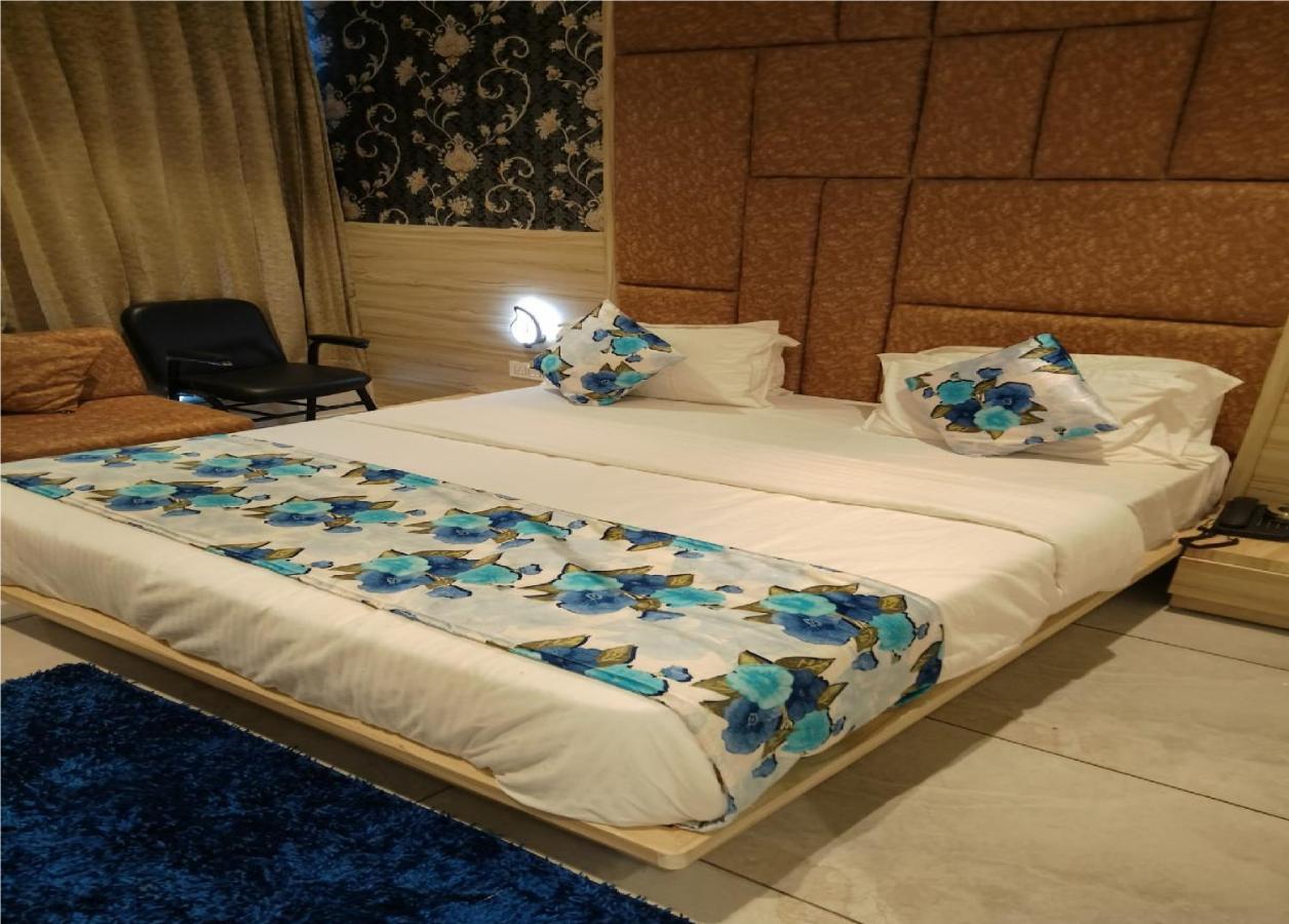 Hotel Lotus Villa Ahmedabad Exteriör bild