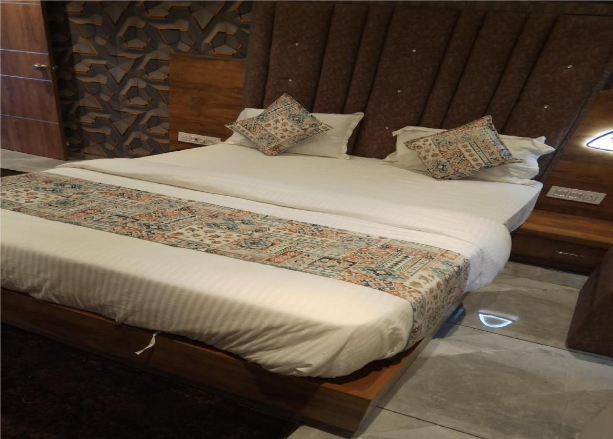 Hotel Lotus Villa Ahmedabad Exteriör bild