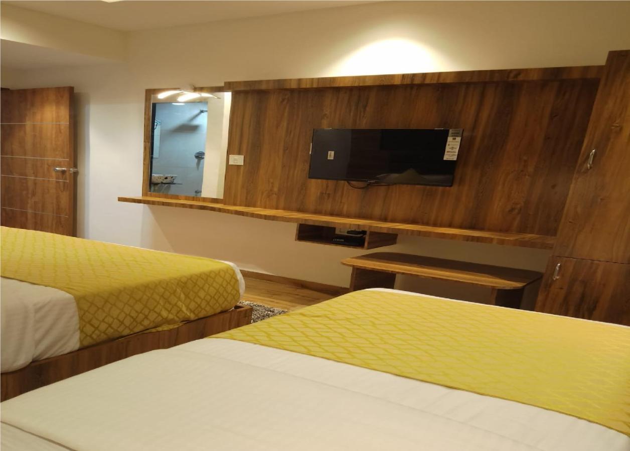 Hotel Lotus Villa Ahmedabad Exteriör bild